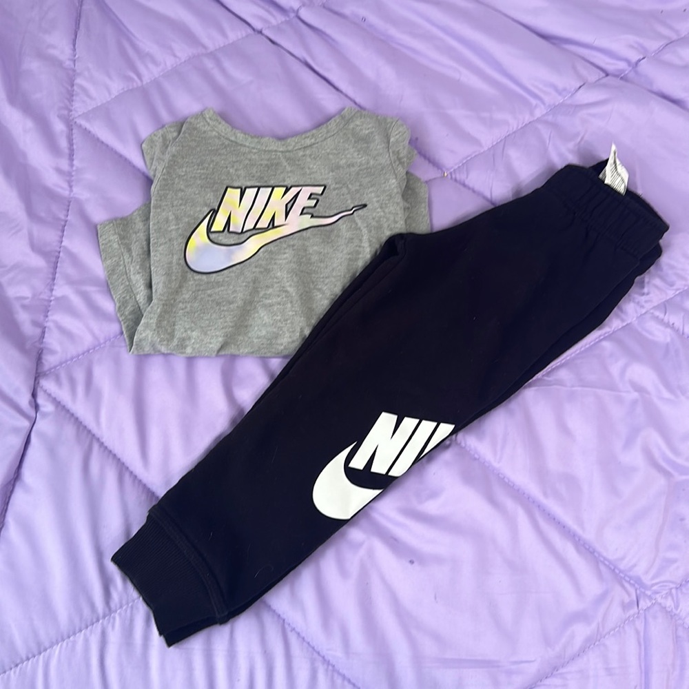 Toddler Girls 2-Piece Nike Outfit size 4